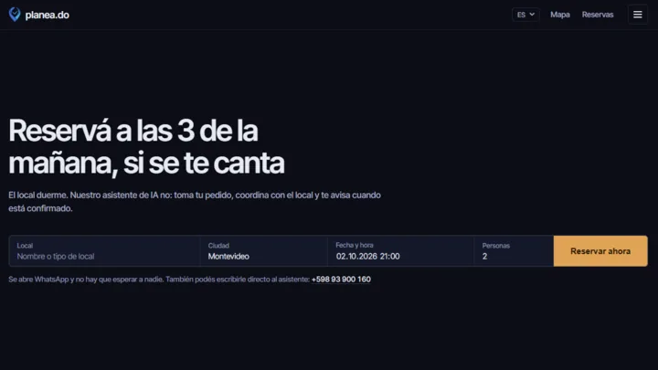 planea.do on a computer: the home page with the form to book a table over WhatsApp