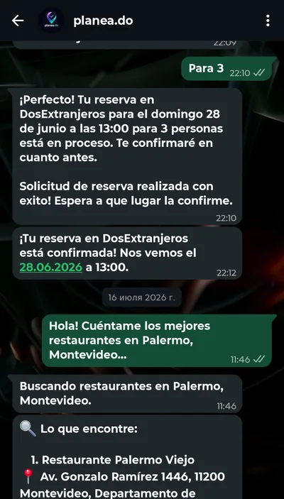 planea.do en WhatsApp: el asistente confirma una reserva para 3 personas y después busca restaurantes en Palermo